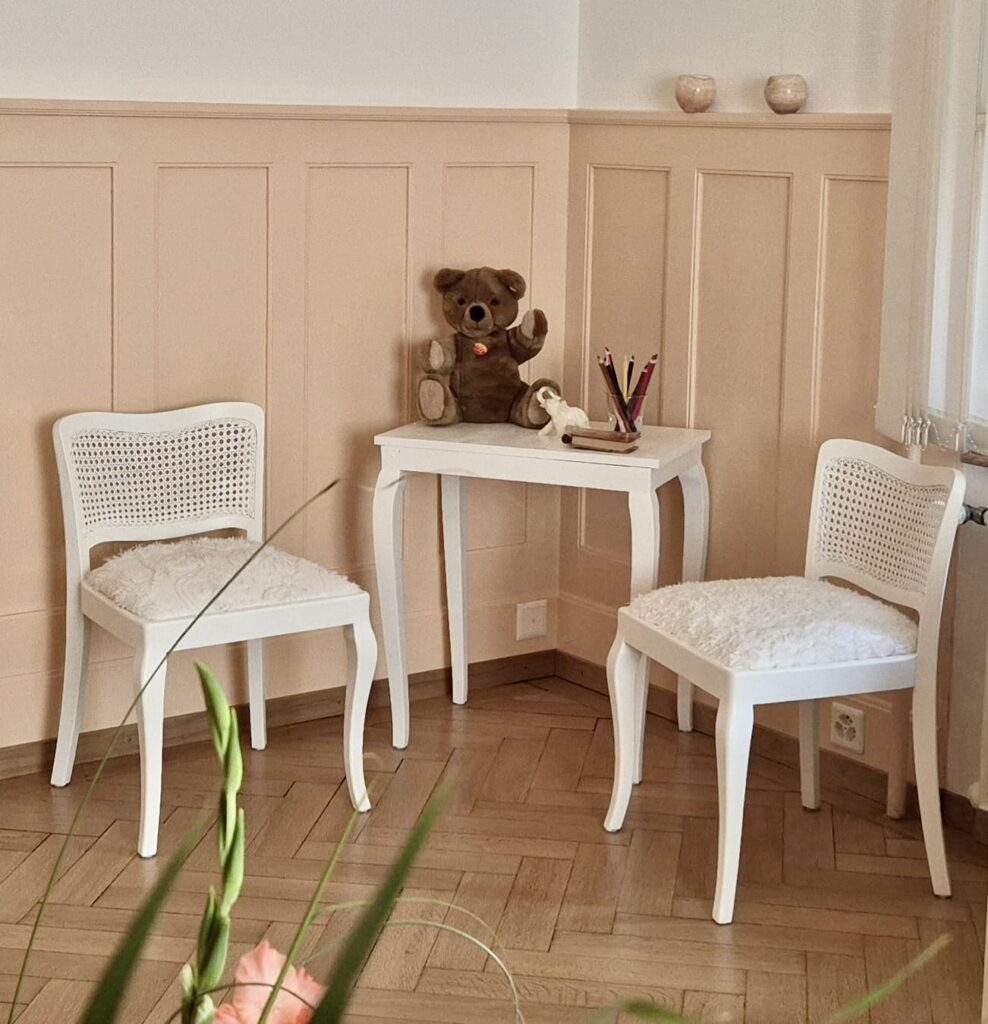 hypnose kinder jugendliche Viele Kinder sind vor Prüfungen nervös. Ein bisschen Aufregung gehört dazu. Doch bei manchen Kindern geht diese Nervosität weit über normale Anspannung hinaus. Sie schlafen schlecht, klagen über Bauch- oder Kopfschmerzen, blockieren beim Lernen oder brechen in Tränen aus, sobald eine Prüfung näher rückt.